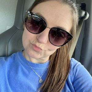 Meet your Posher, Leslie